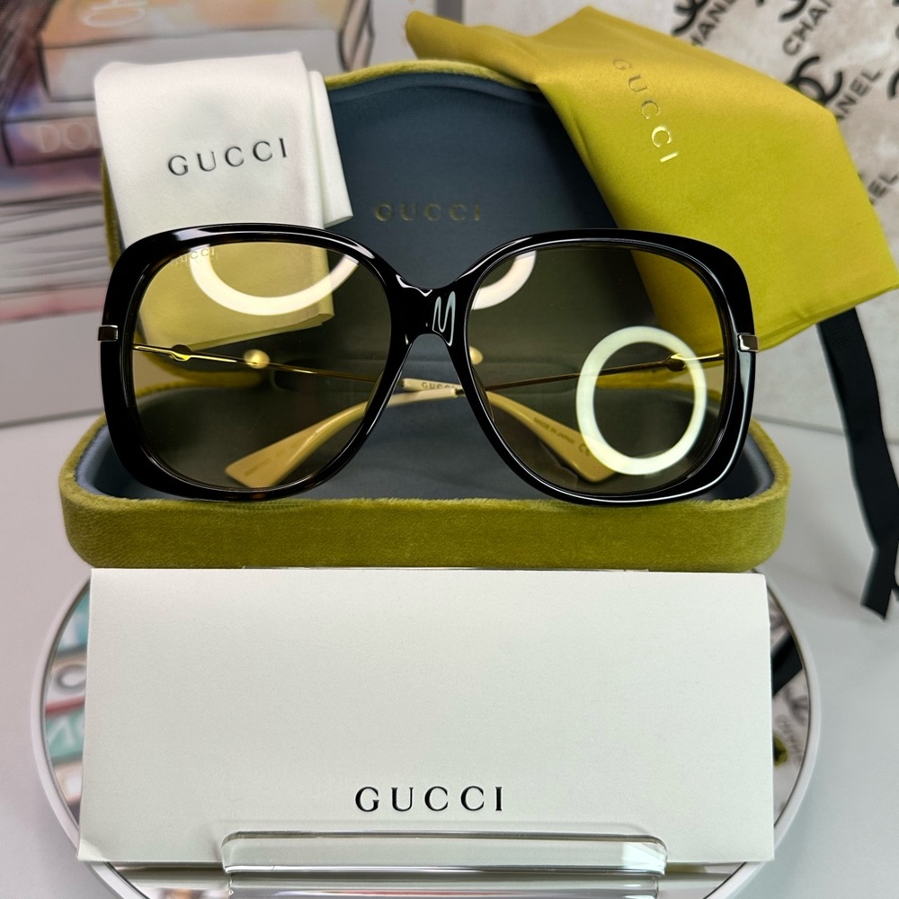 GUCCI SUNGLASSES